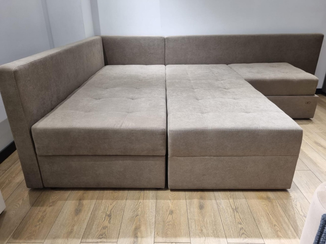 Colțar extensibil AMSTERDAM, ladă de depozitare, mecanismul de extindere foarfece, 2950x2150x840 mm, spațiu de dormit 1600x2000 mm.