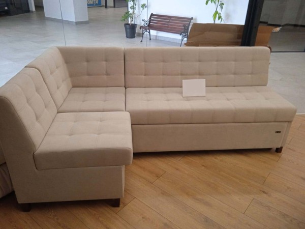 Colț de bucătărie extensibil, cu ladă de depozitare, 2180x1250x860 mm, spațiu de dormit 1950x1030 mm.
