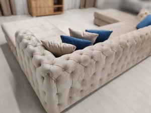 Современный диван с элементами Capitone