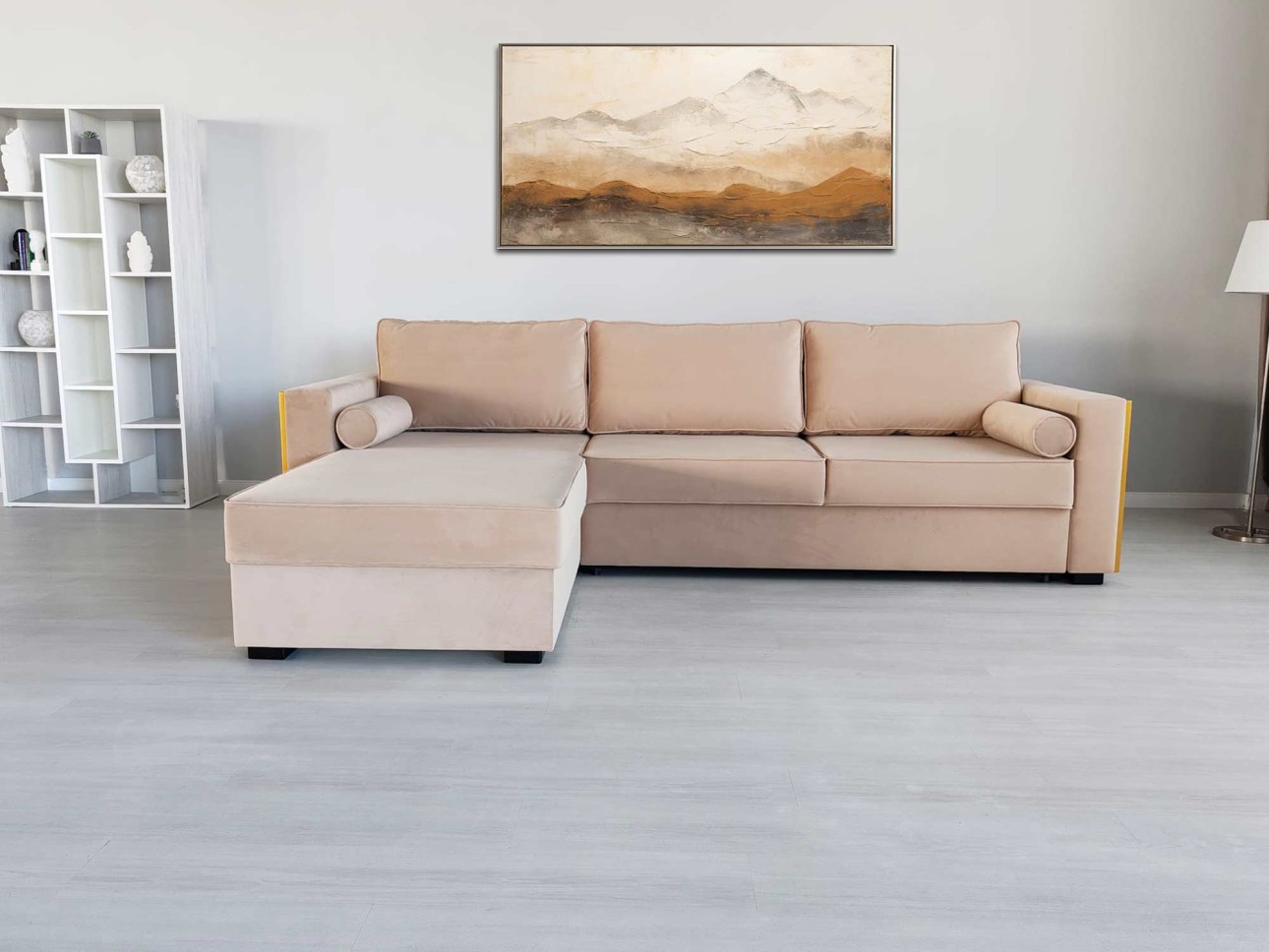 Eleganță Pariziană – Canapeaua "Golden Touch"