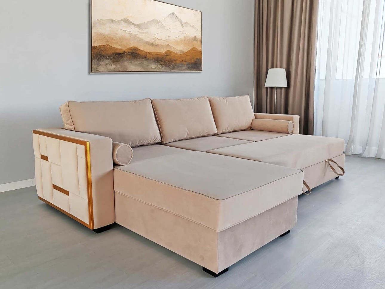 Eleganță Pariziană – Canapeaua "Golden Touch"