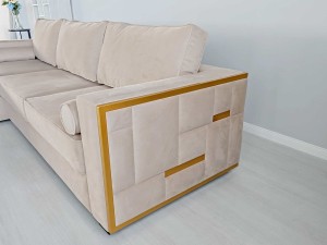 Eleganță Pariziană – Canapeaua "Golden Touch"