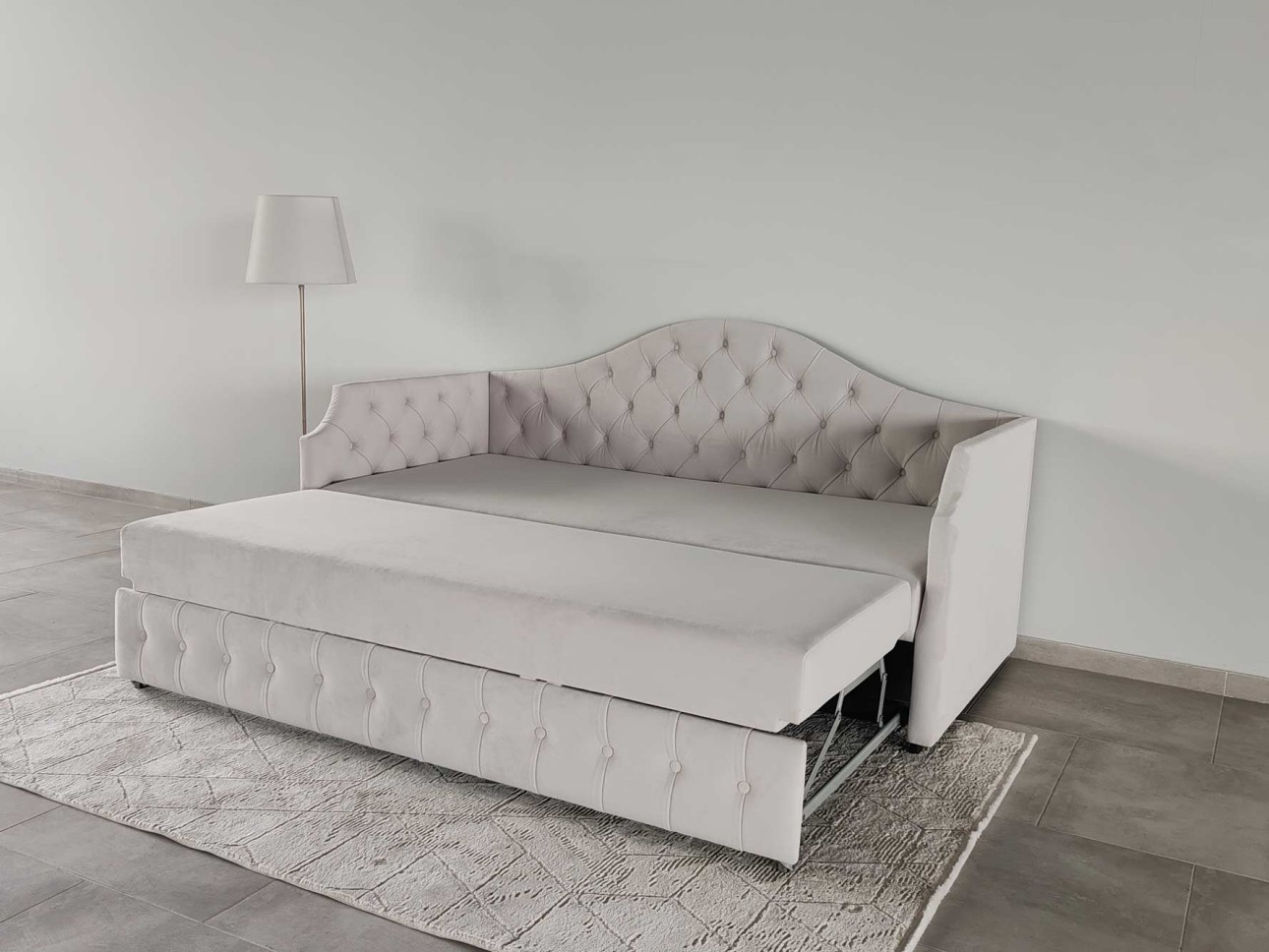 Design Moldovenesc, Rafinament Francez – Divanul "Mademoiselle"