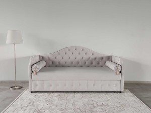 Design Moldovenesc, Rafinament Francez – Divanul "Mademoiselle"