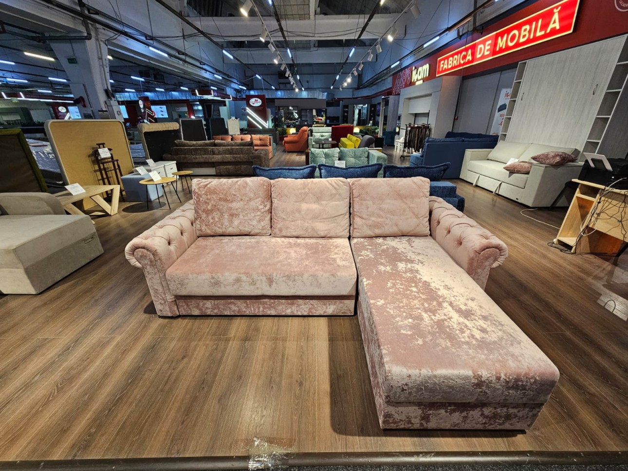 Colțar LUXURY 2, cu ladă de depozitare, șezlong universal, 2500x1800x850 mm, suprafața dormit 2000x1600 mm.